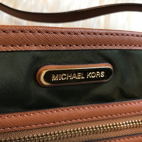 Michael Kors Kempton Green Nylon Crossbody - Picture 4 of 8
